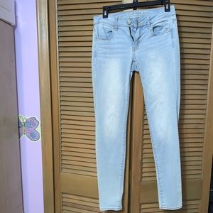 American Eagle lightwash skinny jeans (size: 4)